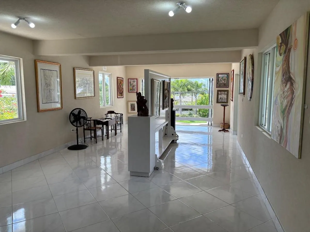 Aquarius Apartments - Orange Saint James