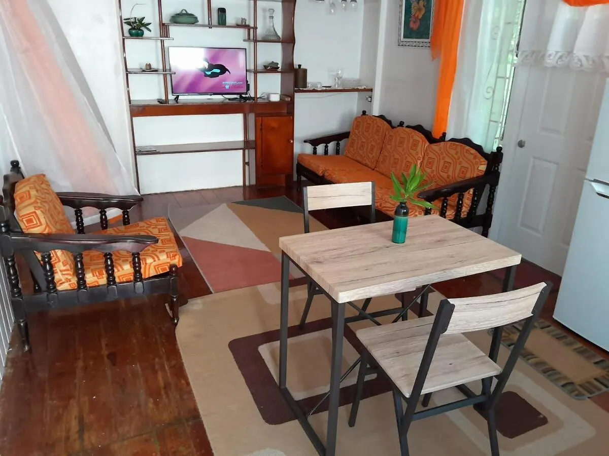 Aquarius Apartments - Orange Saint James